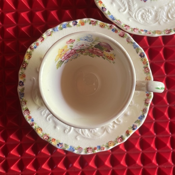 BEAUTIFUL ANTIQUE PAIR OF FLORAL DEMITASSE TEACUPS AND SAUCERS - Picture 8 of 12